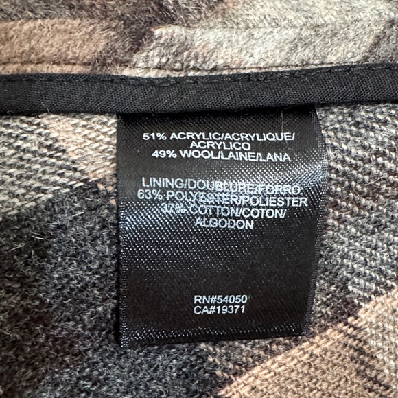 Robbi & Nikki Cape - Picture 10 of 11